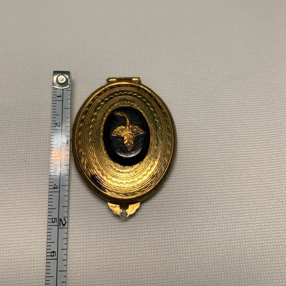 🖤Retro gold  toned locket - Picture 6 of 6
